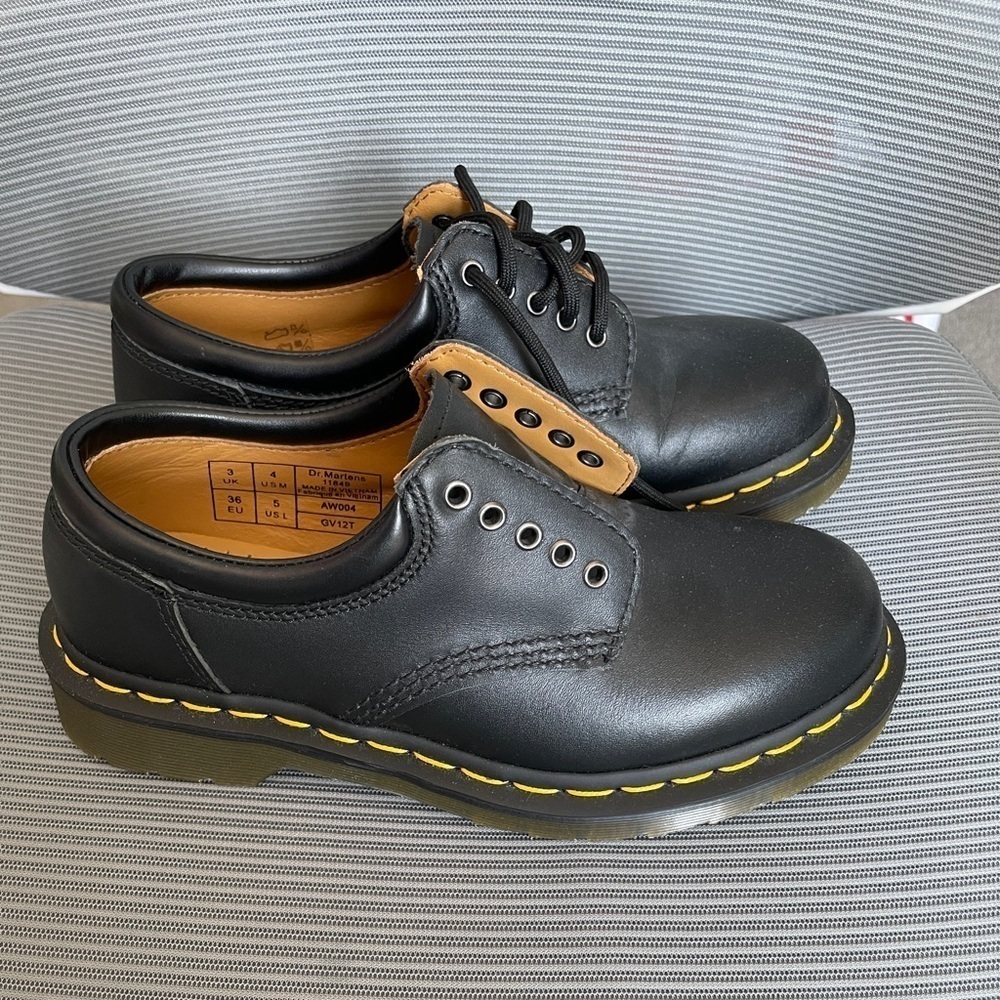 NWOT Dr. Marten Nappa Leather 5 hole Casual Shoes - Size 4